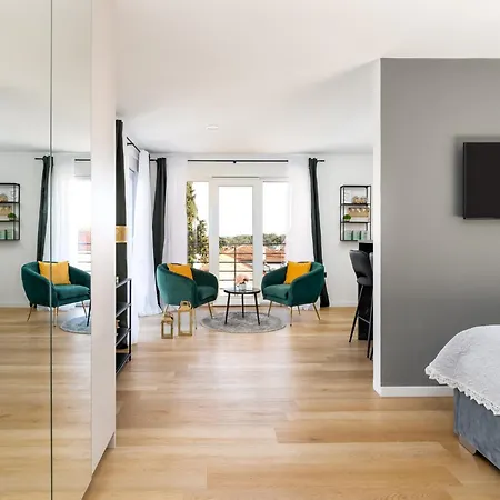 Cosmopolitan Apartment