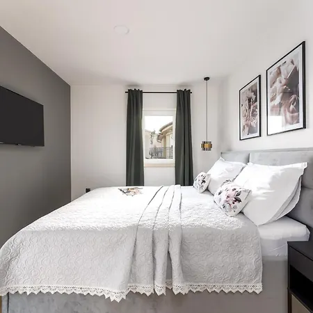Cosmopolitan Apartment
